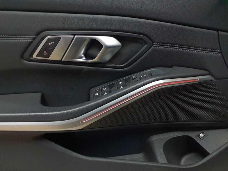 Gebraucht BMW 330e Advantage 184 PS (135 kW) 2021 Alpinweiß Limousine