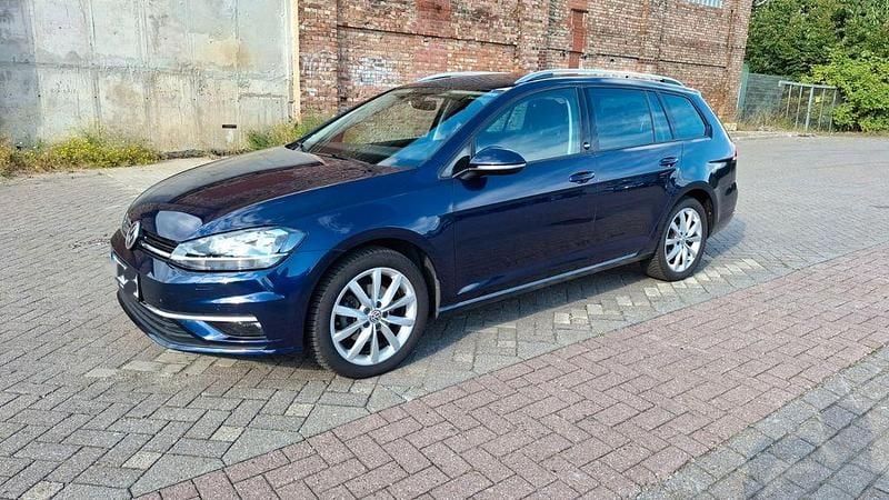 Blau Gebraucht 2017 VW Golf VII Sound Kombi | 14.990 € (Fairer Preis) - Bild 1/4