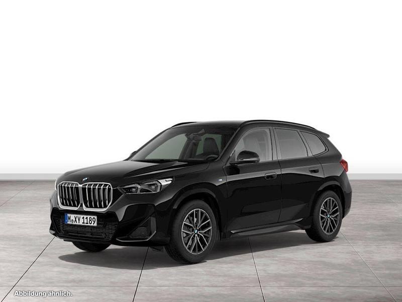 Black sapphire Neu 2025 BMW X1 M Sport SUV | 50.990 € (Fairer Preis) - Bild 1/3