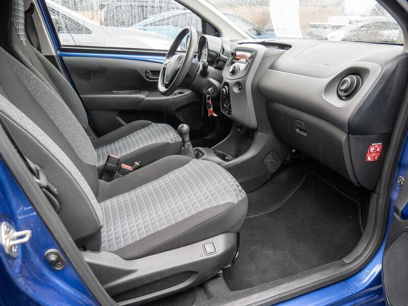 Gebraucht Peugeot 108 Active 72 PS (52 kW) 2021 Blau Kleinwagen