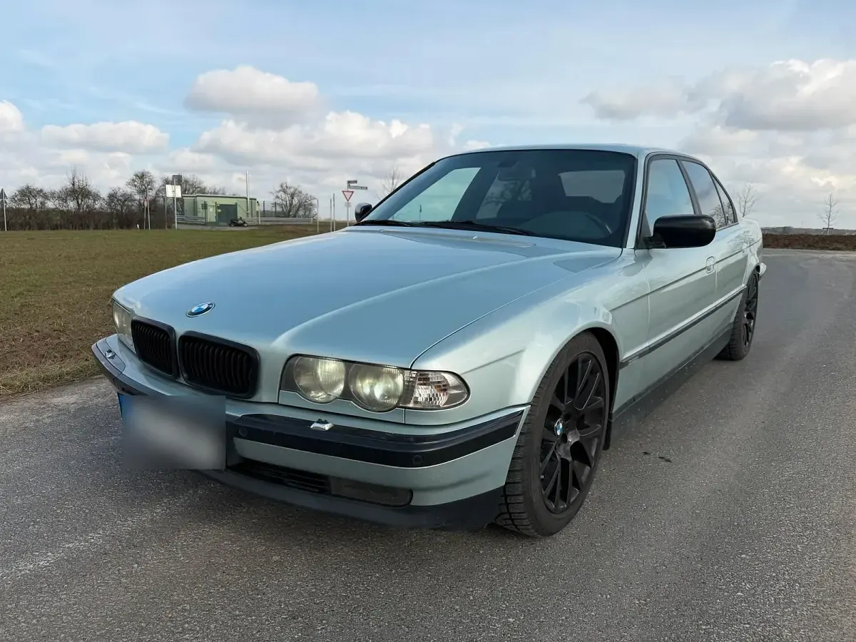 Second-hand BMW 740 286 CP (210 kW) 1999 Berlinǎ
