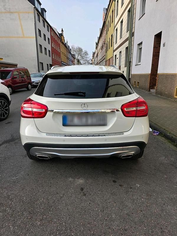 Gebraucht Mercedes GLA220 170 PS (125 kW) 2014 Weiß SUV