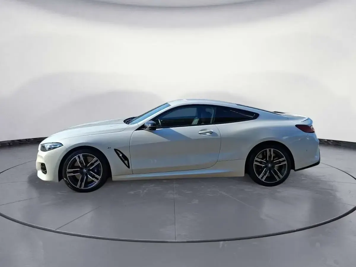 Gebraucht BMW M850 Performance 530 PS (389 kW) 2023 Mineralweiß metallic Coupé