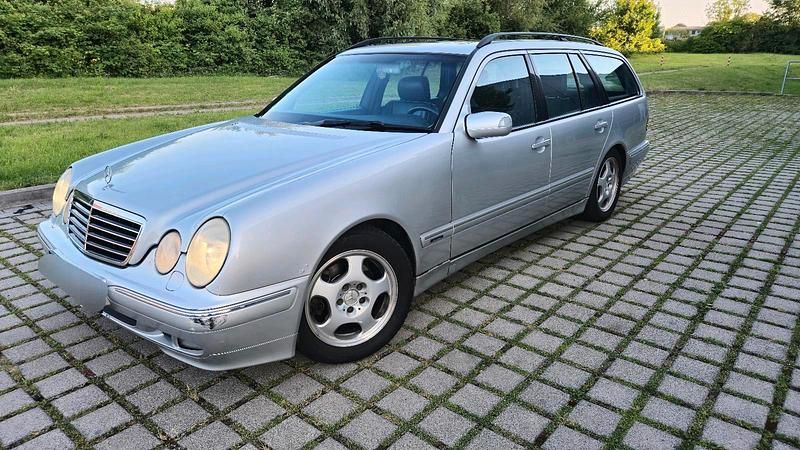 Silber Gebraucht 2001 Mercedes E270 Kombi | 2.300 € (Fairer Preis) - Bild 1/4