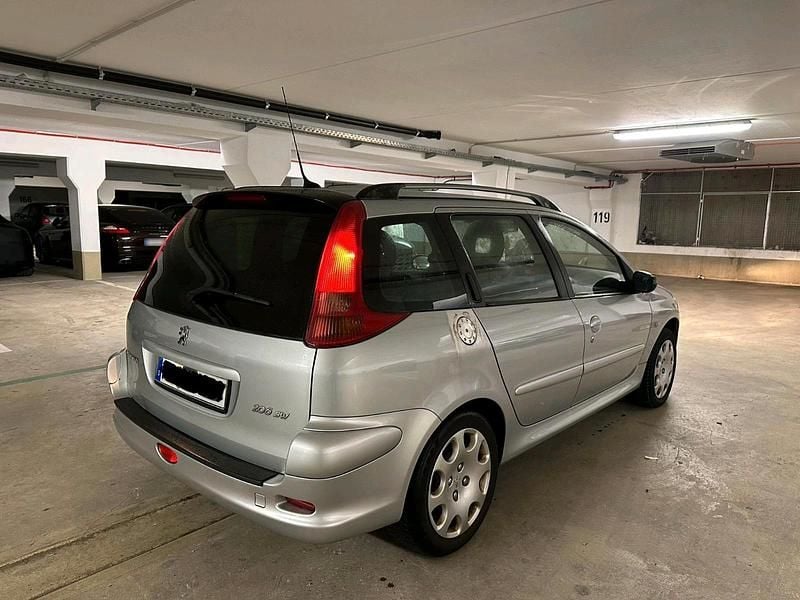 Gebraucht Peugeot 206 109 PS (80 kW) 2003 Silber Kombi
