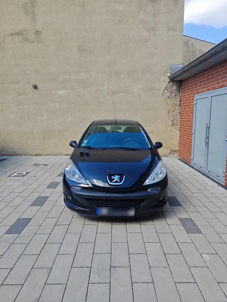 Gebraucht Peugeot 206+ 60 PS (44 kW) 2011 Schwarz Kleinwagen