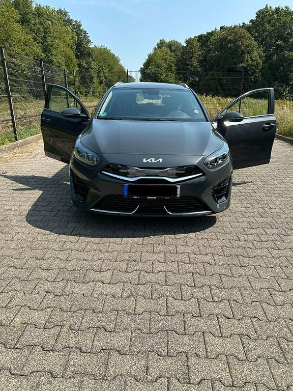 Grau Gebraucht 2022 Kia Ceed Sportswagon Vision Kombi | 21.500 € (Superpreis) - Bild 1/4