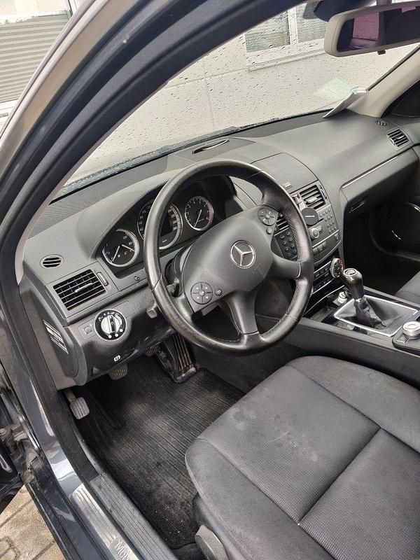 Grau Gebraucht 2007 Mercedes C180 Classic Kombi | 3.500 € (Fairer Preis) - Bild 1/4