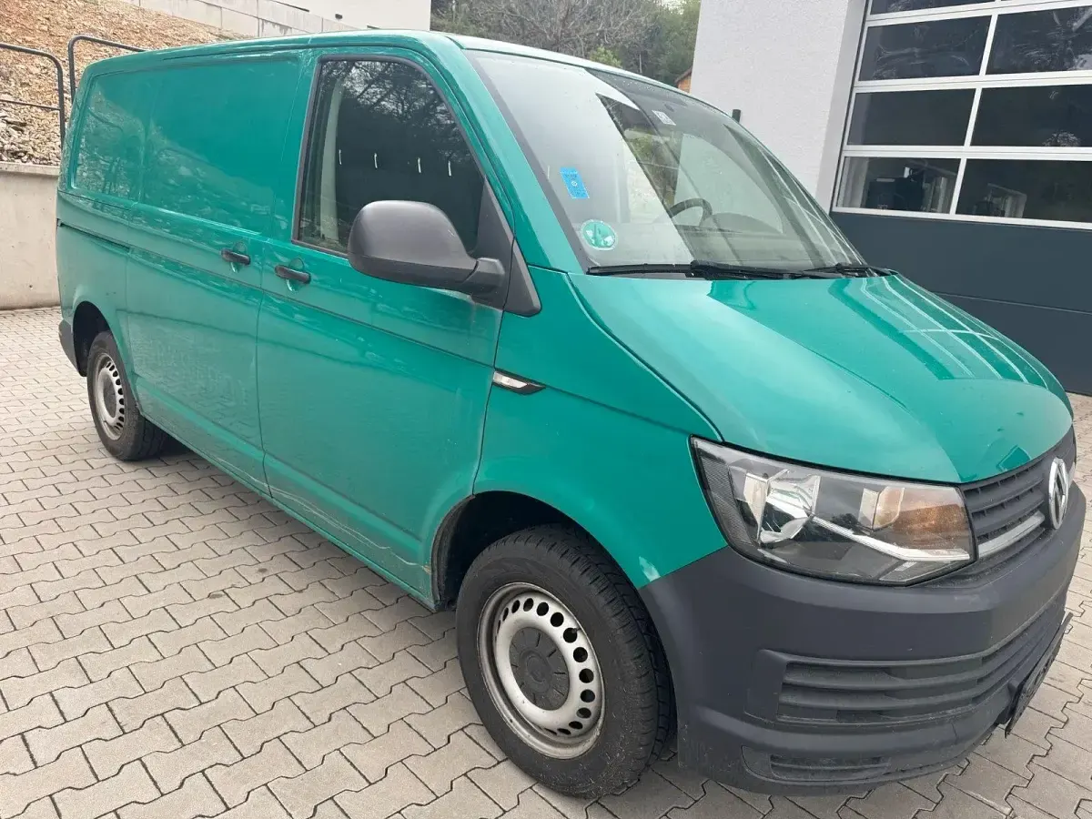 Gebraucht VW Transporter 140 PS (102 kW) 2015 Grün Van