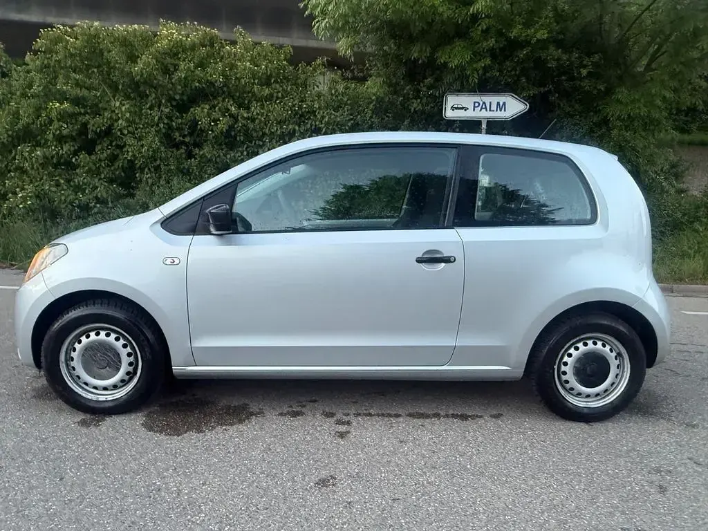 Używany Seat Mii Reference 60 KM (44 kW) 2015 Srebrny Hatchback
