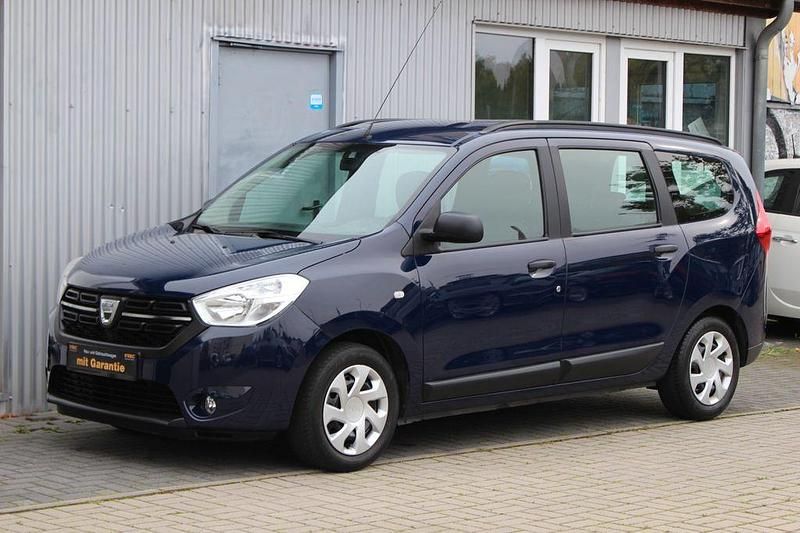 Blau Gebraucht 2017 Dacia Lodgy Ambiance Van / Kleinbus | 8.980 € (Fairer Preis) - Bild 1/4
