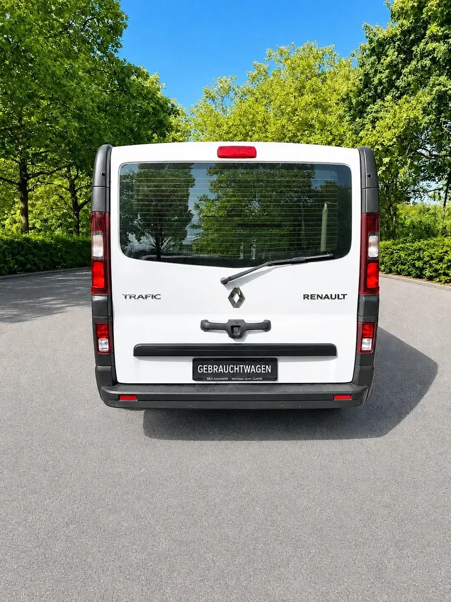 Gebraucht Renault Trafic Komfort 121 PS (88 kW) 2019 Weiß Van / Kleinbus