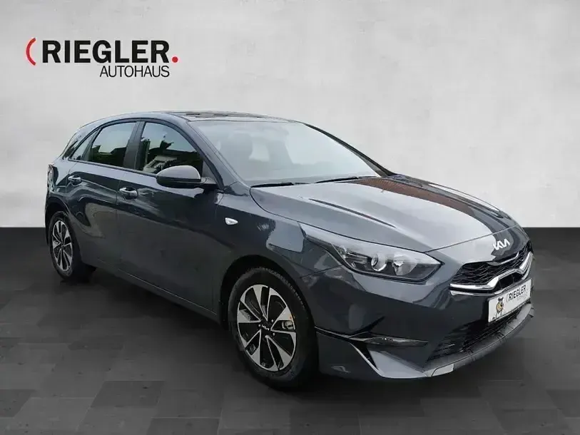 Neu Kia Ceed 140 PS (102 kW) 2025 Grau Kleinwagen