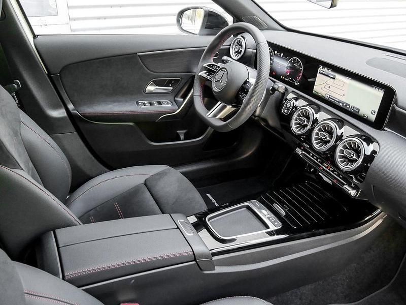 Gebraucht Mercedes A200 AMG 163 PS (119 kW) 2025 Weiß Limousine