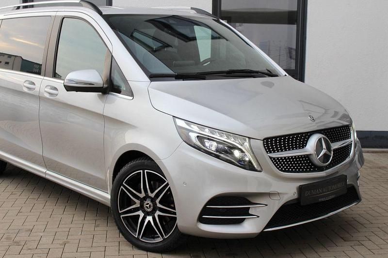 Brilliantsilber metallic Gebraucht 2019 Mercedes V300 AMG Van / Kleinbus | 42.800 € (Etwas zu teuer) - Bild 1/4