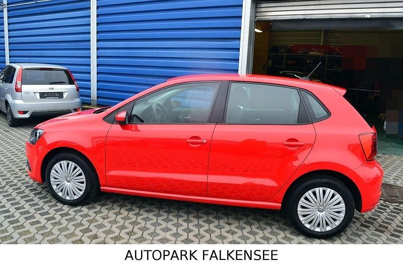 Gebraucht VW Polo Trendline 75 PS (55 kW) 2017 Rot Kleinwagen