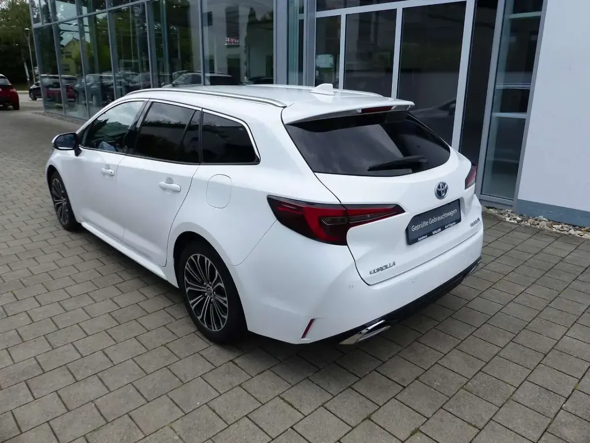 Gebraucht Toyota Corolla Team 196 PS (144 kW) 2024 Weiß Limousine