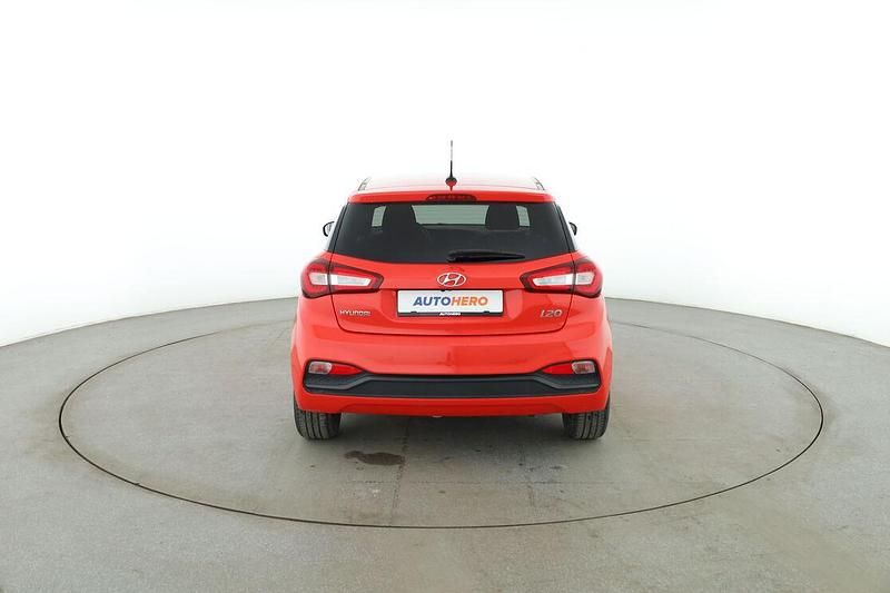 Gebraucht Hyundai i20 Style 101 PS (74 kW) 2018 Rot Limousine