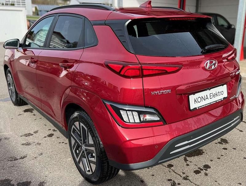 Gebraucht Hyundai Kona Trend 150 kW (204 PS) 2024 Sunset red / mic SUV