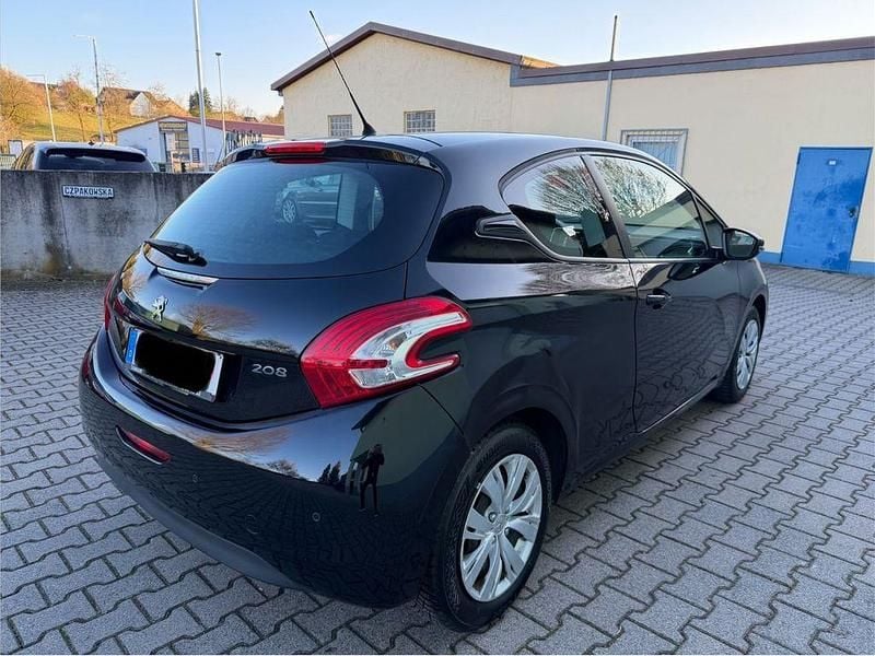 Gebraucht Peugeot 208 Active 82 PS (60 kW) 2012 Schwarz Kleinwagen