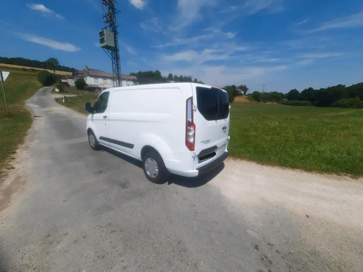 Gebraucht Ford Transit 131 PS (96 kW) 2022 Weiß Van / Kleinbus