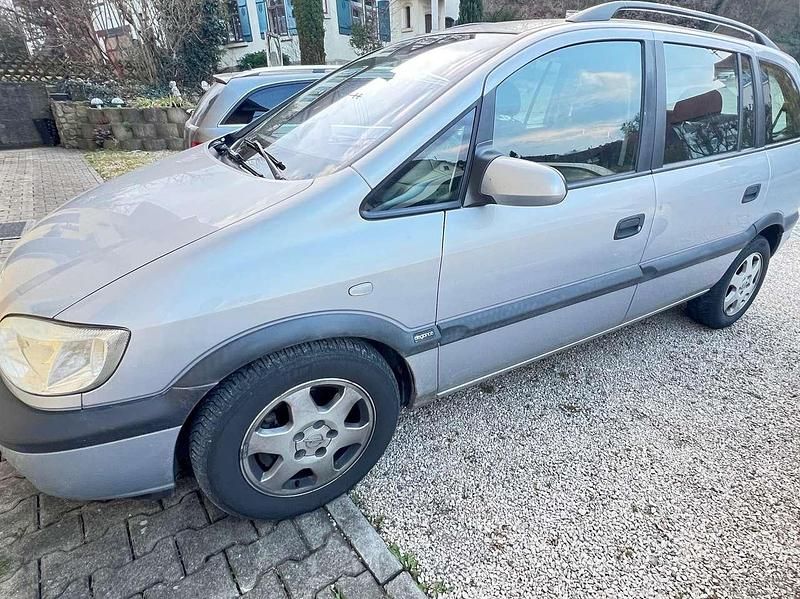 Gebraucht Opel Zafira Elegance 125 PS (91 kW) 2003 Silber Van / Kleinbus