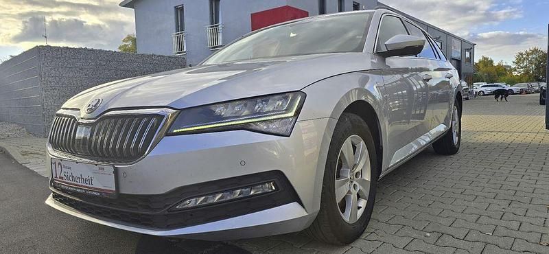 Silber Gebraucht 2021 Skoda Superb Kombi | 17.890 € (Fairer Preis) - Bild 1/4