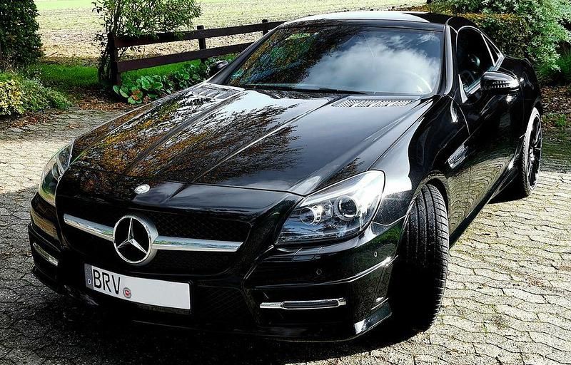 Schwarz Gebraucht 2013 Mercedes SLK350 AMG line Cabrio | 29.900 € (Teuer) - Bild 1/4