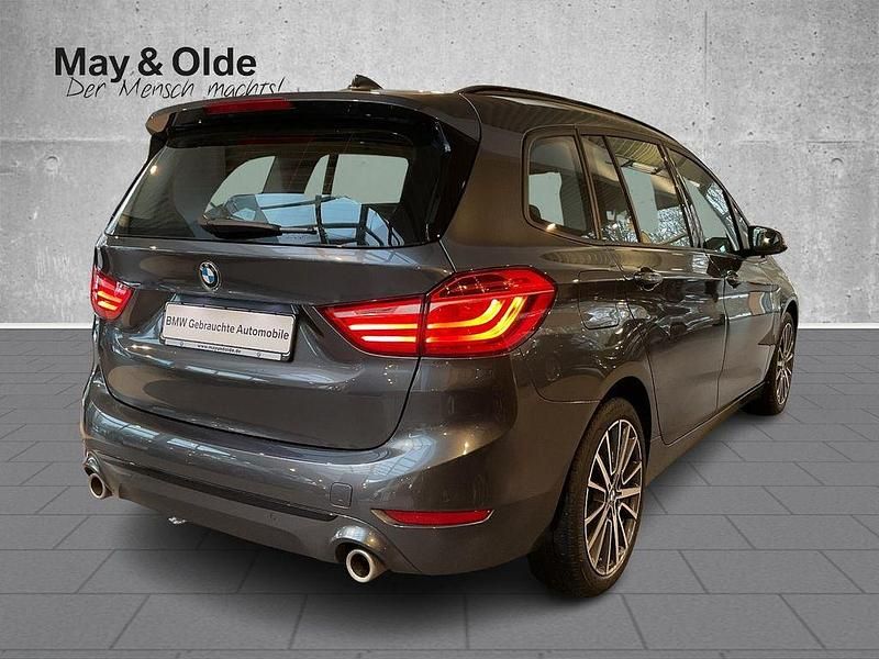 Gebraucht BMW 220 Gran Tourer Sport Line 178 PS (130 kW) 2021 Grau Van / Kleinbus