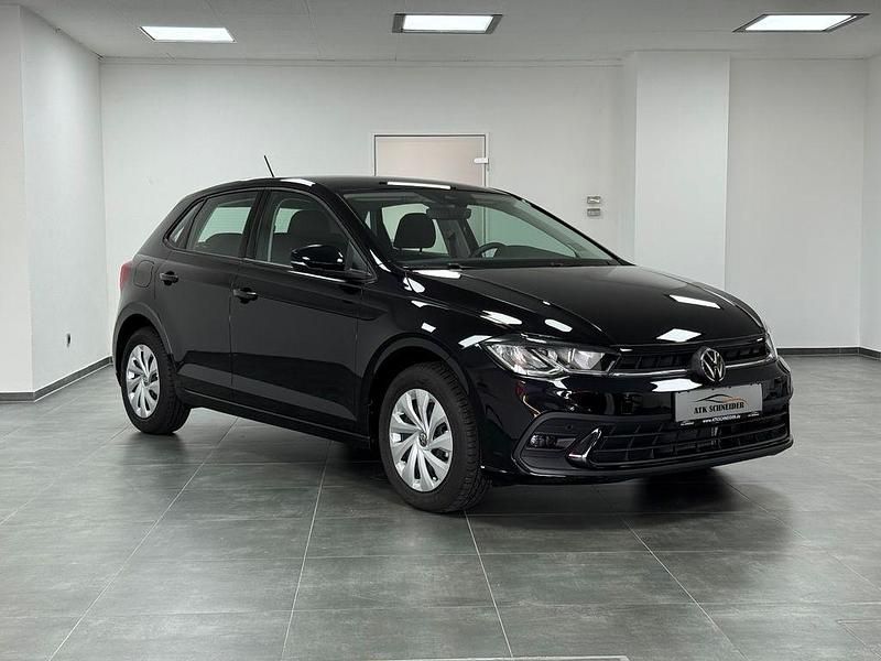 Deep black Gebraucht 2023 VW Polo Life Limousine | 18.990 € (Fairer Preis) - Bild 1/4