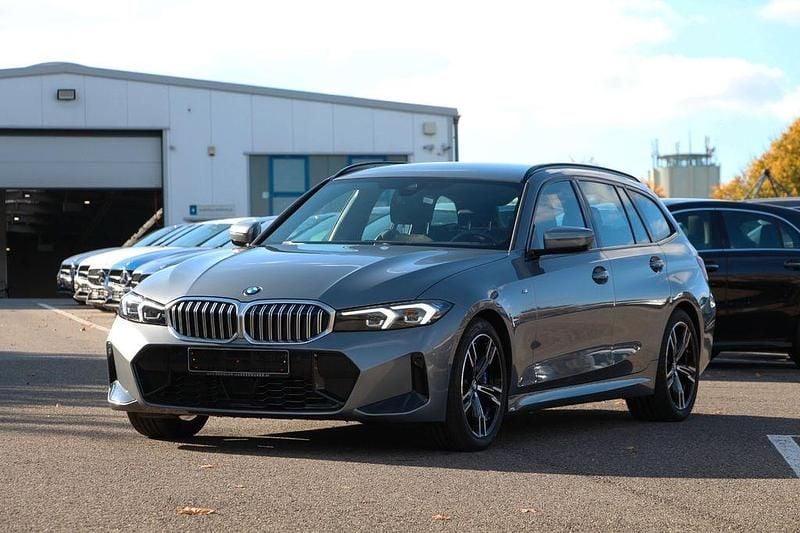 Syscraper grau metallic Gebraucht 2024 BMW 330 M Sport Kombi | 36.490 € (Superpreis) - Bild 1/4