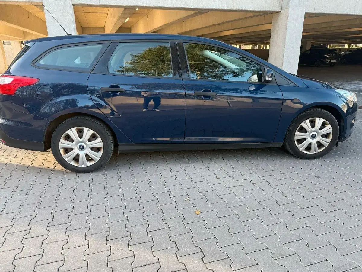 Usata Ford Focus Ambiente 95 CV (69 kW) 2014 Blu Station wagon