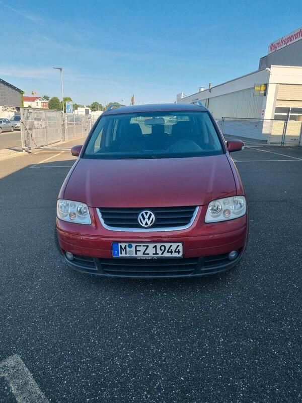 Rot Gebraucht 2004 VW Touran Van / Kleinbus | 2.700 € (Fairer Preis) - Bild 1/4