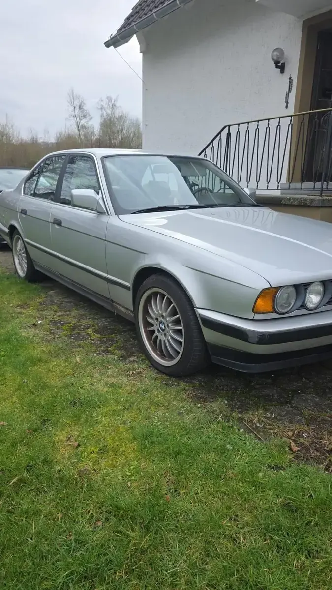 Używany BMW 520 129 KM (94 kW) 1990 Srebrny Sedan/Limuzyna
