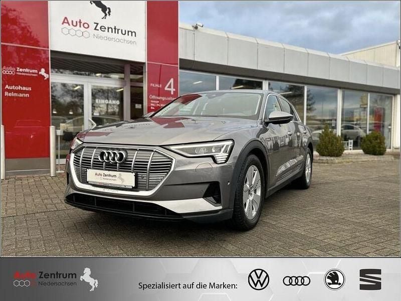 Grau Gebraucht 2022 Audi e-tron Ambiente SUV | 34.470 € (Guter Preis) - Bild 1/4