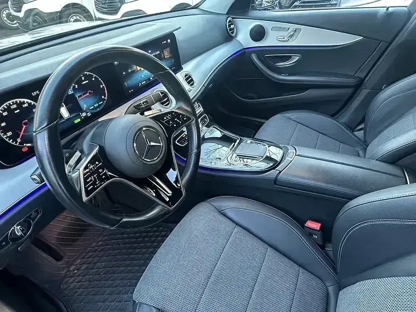 Gebraucht Mercedes E220 194 PS (142 kW) 2022 Silber (metallic) Kombi