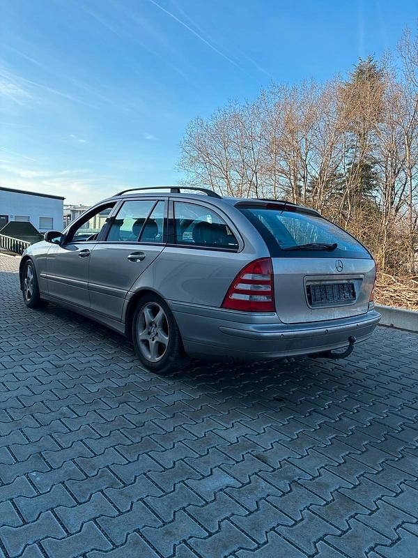 Gebraucht Mercedes C220 143 PS (105 kW) 2004 Grau Kombi