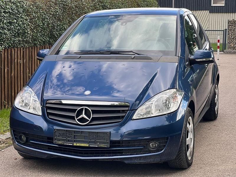 Blau Gebraucht 2011 Mercedes A160 Avantgarde Van / Kleinbus | 4.990 € (Guter Preis) - Bild 1/4