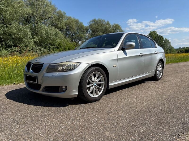 Silber Gebraucht 2009 BMW 320 Limousine | 9.900 € (Etwas zu teuer) - Bild 1/4