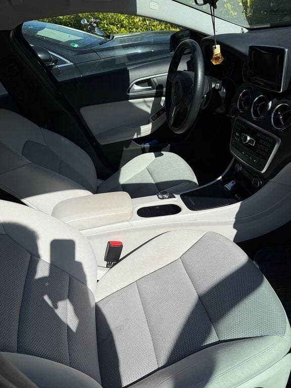 Gebraucht Mercedes A180 Style 109 PS (80 kW) 2014 Schwarz Limousine