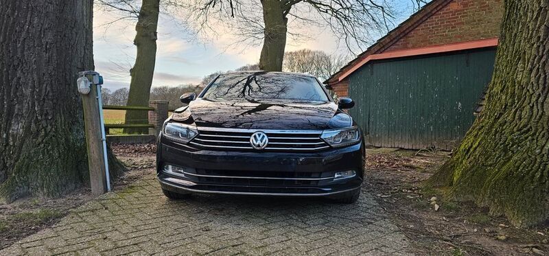 Schwarz Gebraucht 2016 VW Passat Kombi | 11.799 € (Fairer Preis) - Bild 1/4