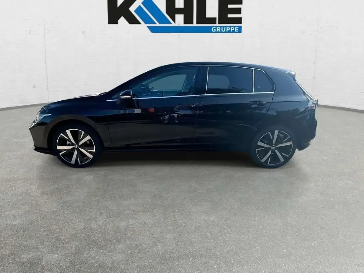 Gebraucht VW Golf VIII Comfortline 150 PS (110 kW) 2025 Grenadillschwarz metallic Limousine