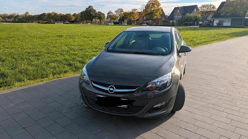 Grau Gebraucht 2015 Opel Astra Limousine | 5.630 € (Superpreis) - Bild 1/4