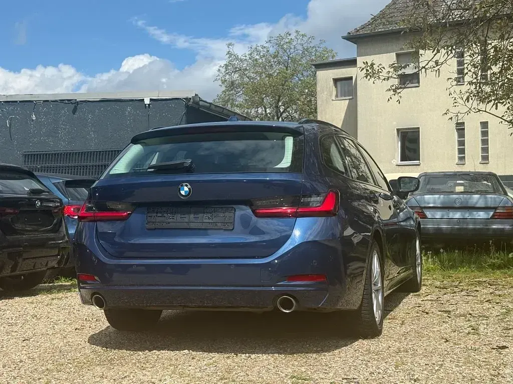 Gebraucht BMW 318 Shadowline 156 PS (114 kW) 2022 Blau Kombi