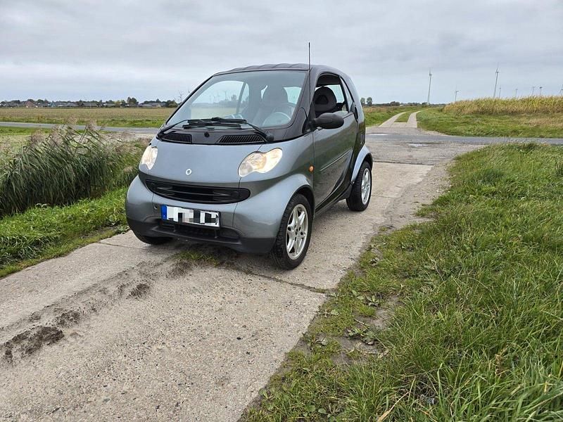 Silber Gebraucht 2007 Smart ForTwo Coupé Pure Coupé | 2.650 € (Fairer Preis) - Bild 1/4