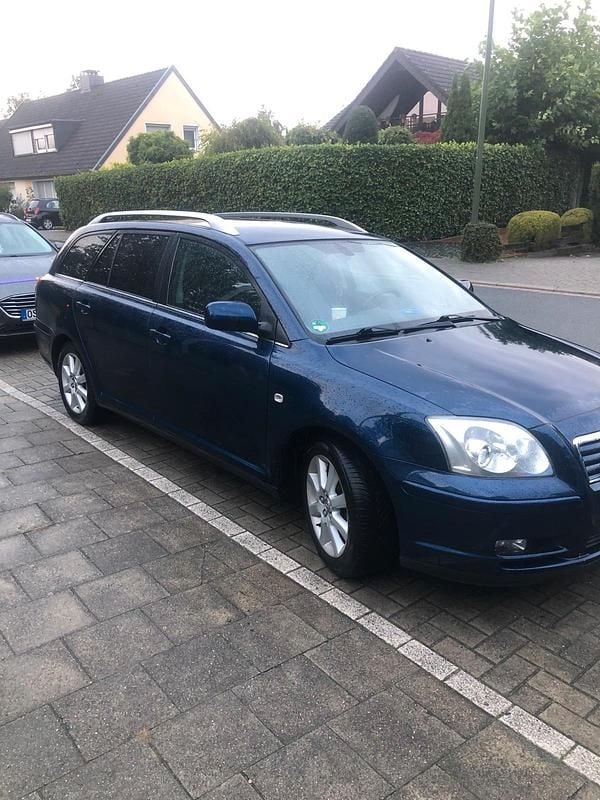 Blau Gebraucht 2004 Toyota Avensis Kombi | 2.850 € - Bild 1/4