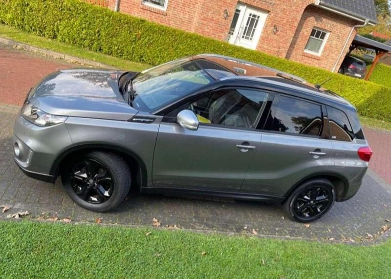 Grau Gebraucht 2017 Suzuki Vitara SUV | 12.990 € (Fairer Preis) - Bild 1/4