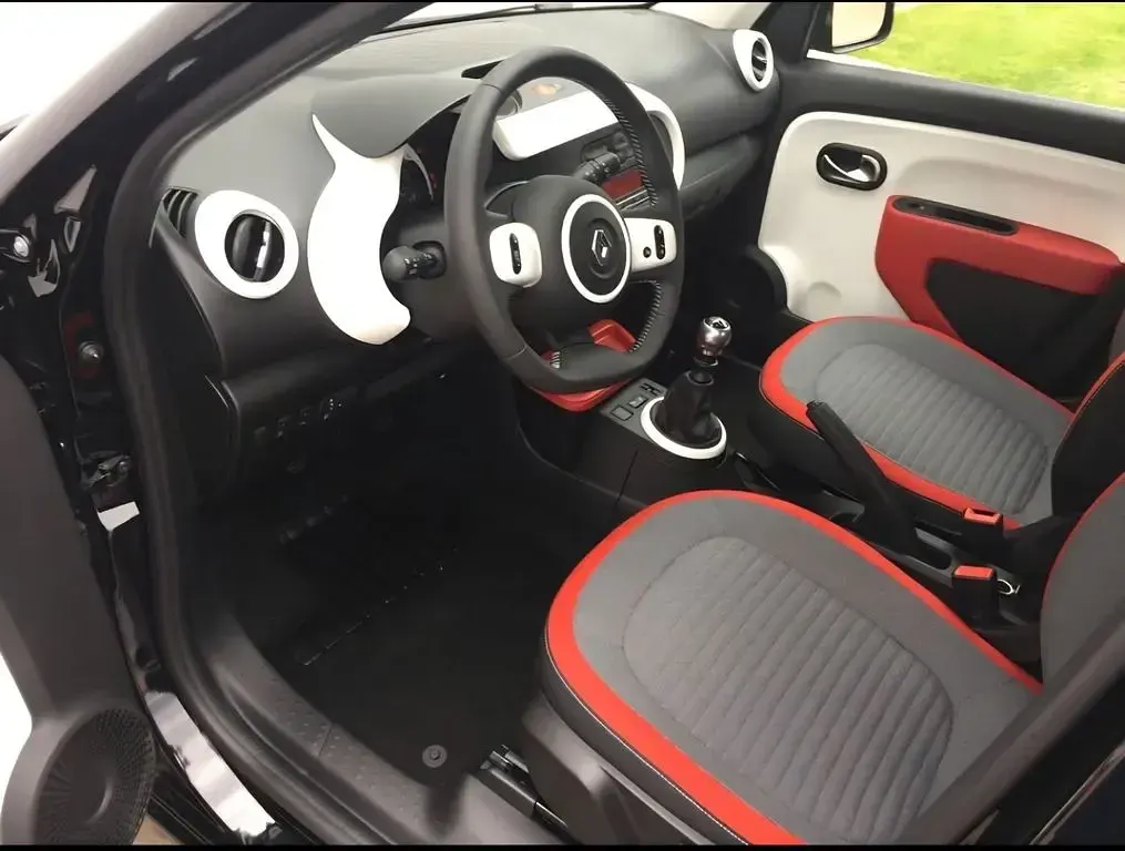 Używany Renault Twingo Intens 90 KM (66 kW) 2018 Czarny Hatchback