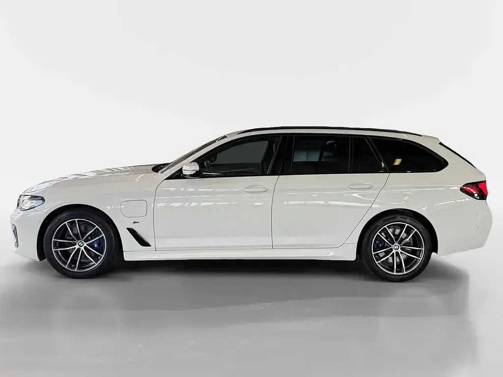 Gebraucht BMW 530e M Sport 292 PS (214 kW) 2021 Alpinweiß uni Kombi