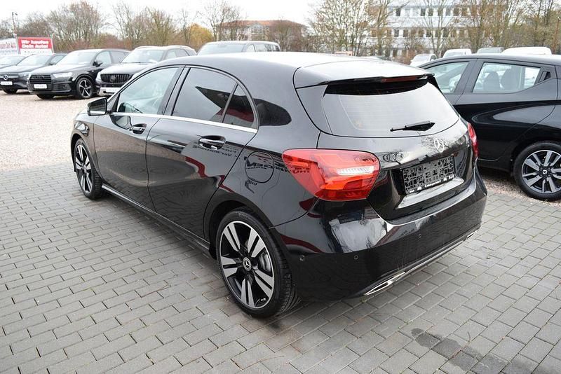 Gebraucht Mercedes A200 Edition 136 PS (100 kW) 2017 Schwarz Kleinwagen